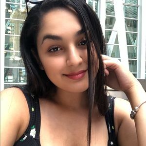 Meet your Posher, Elina